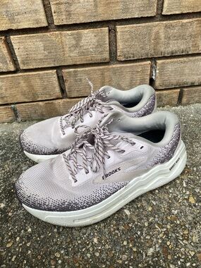 BROOKS Women’s Ghost Max 2 Neutral Running & Walking Tennis Shoe in Size 11